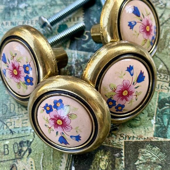 Set of 4 Amerock Brass & Porcelain Floral Knobs – Model 63857-10 – w/ Screws - Picture 2 of 3